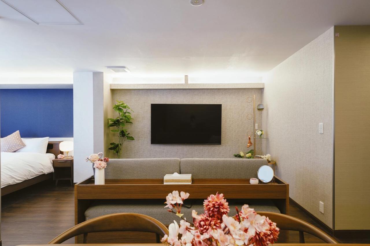 Cherry Blooming Tokyo- All Suite Boutique Hotel 东京伊樱里-中央区全套房艺术酒店 Luaran gambar