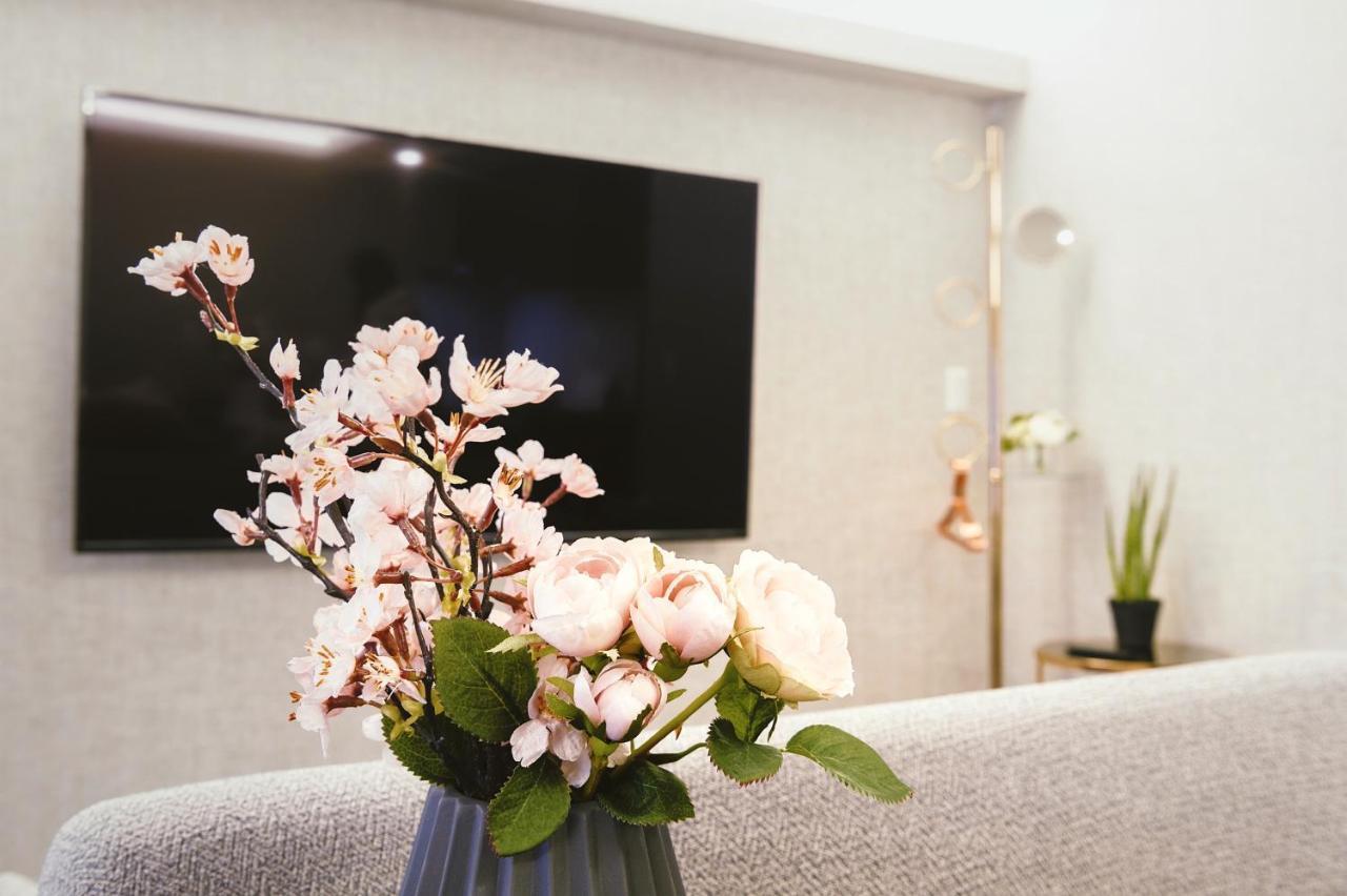 Cherry Blooming Tokyo- All Suite Boutique Hotel 东京伊樱里-中央区全套房艺术酒店 Luaran gambar
